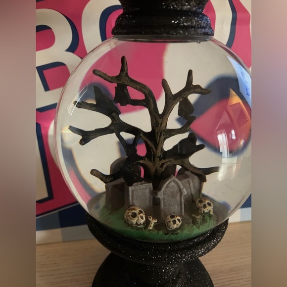 🖤 HALLOWEEN CEMETERY PEDESTAL WATER GLOBE CANDLE HOLDER by Bath and Body Works - Picture 5 of 8